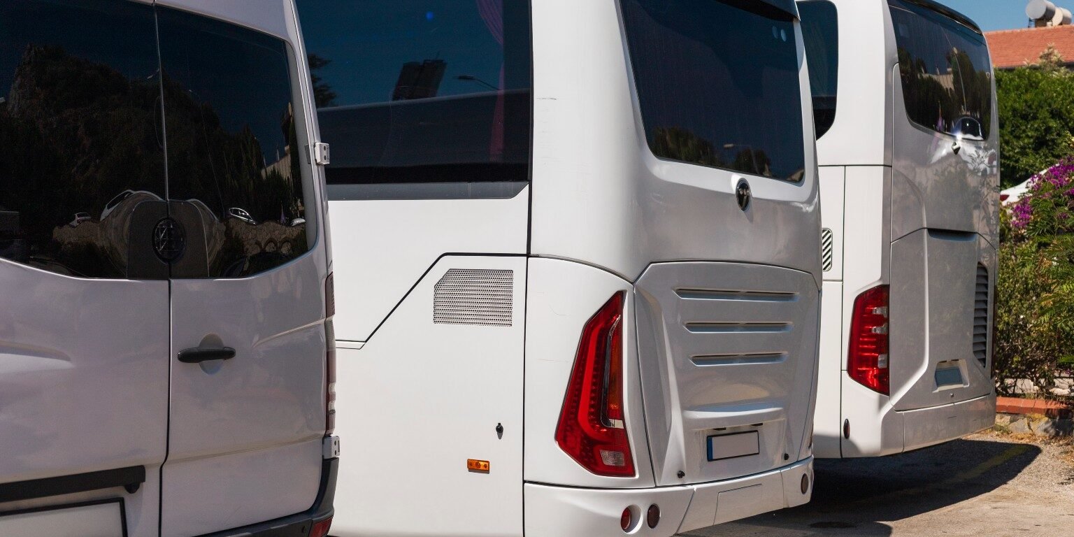 18-seater-bus-rental-img